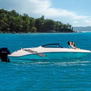 Lancha Focker 188 Joy sobre a agua