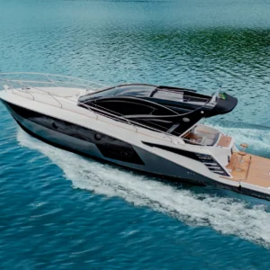 Lancha Focker 420 navegando em alto-mar